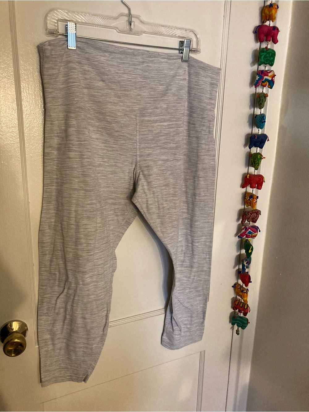 Lululemon striped Align Crop 23” Leggings, white/grey, size 16